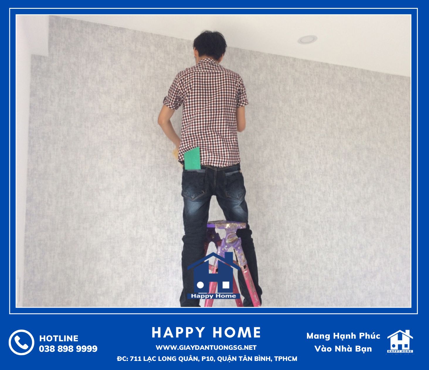 Đội ngũ Happy Home thi công giấy dán tường tại nhà ở Xã Hội