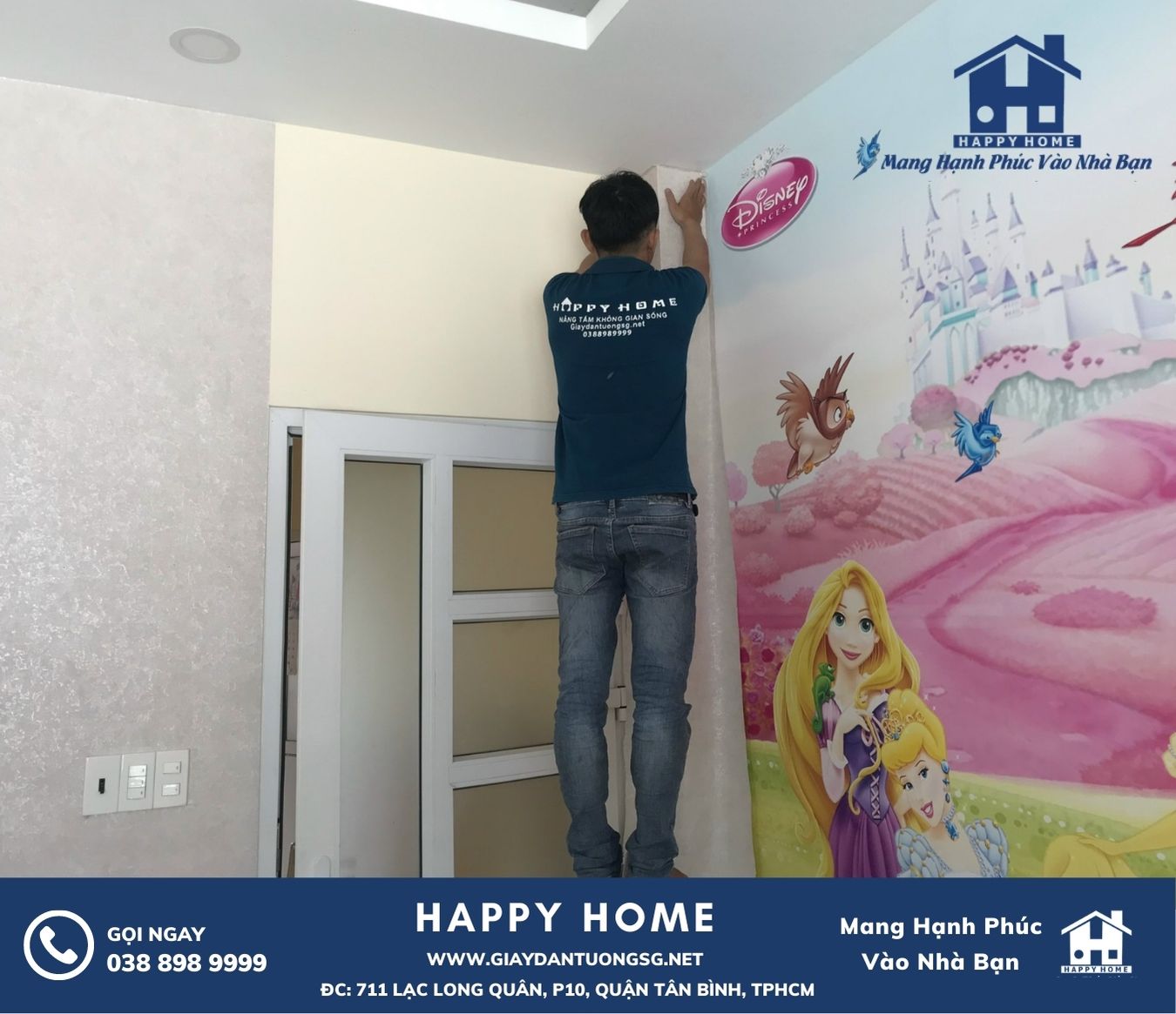 Thợ thi công tranh dán tường dày dặn kinh nghiệm tại Happy Home