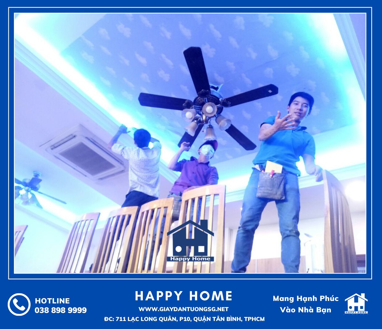 Đội ngũ Happy Home thi công giấy dán tường trần nhà cho khách hàng