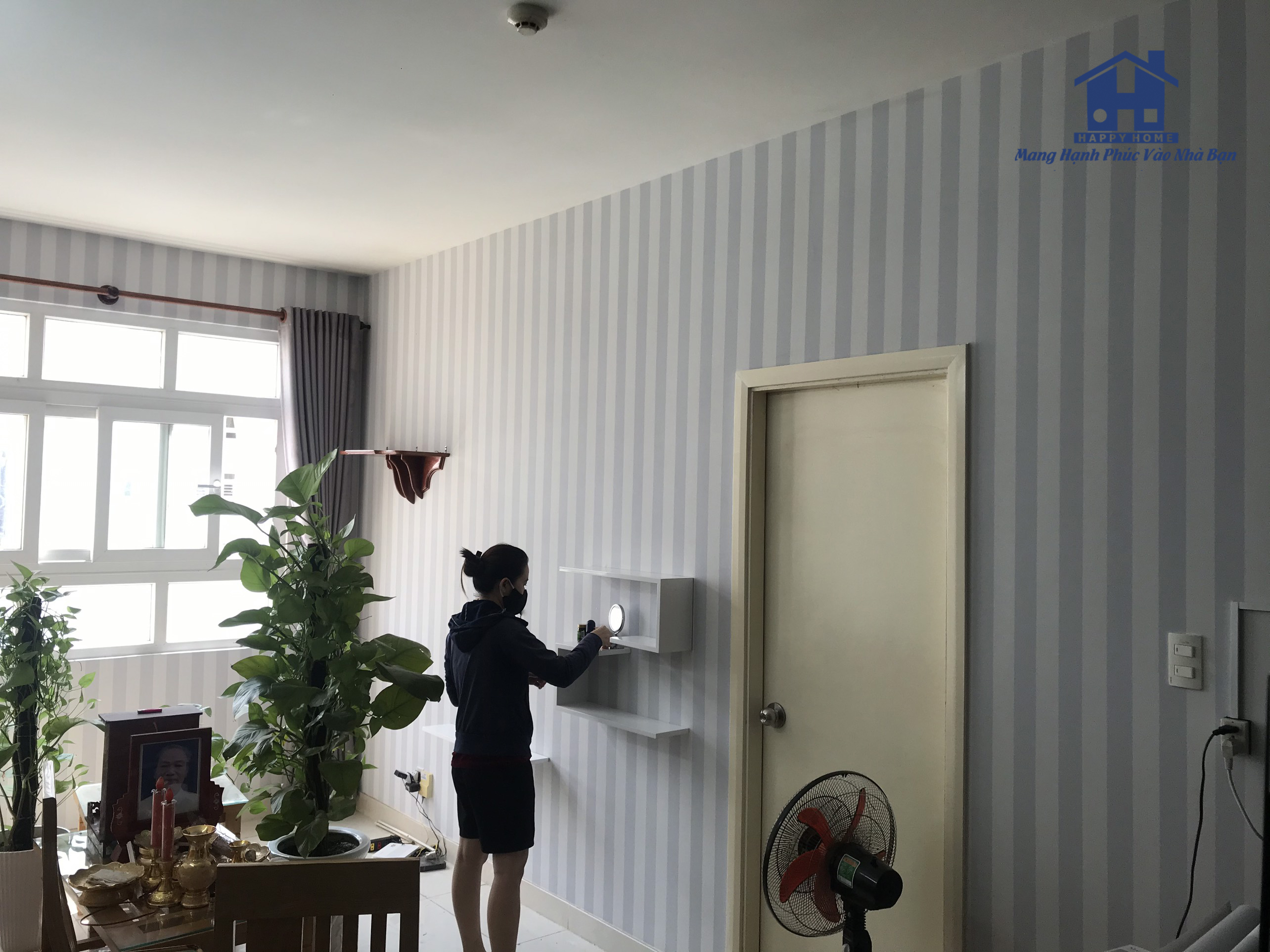 Hình ảnh thực tế công trình thi công giấy dán tường sọc tại căn hộ chung cư