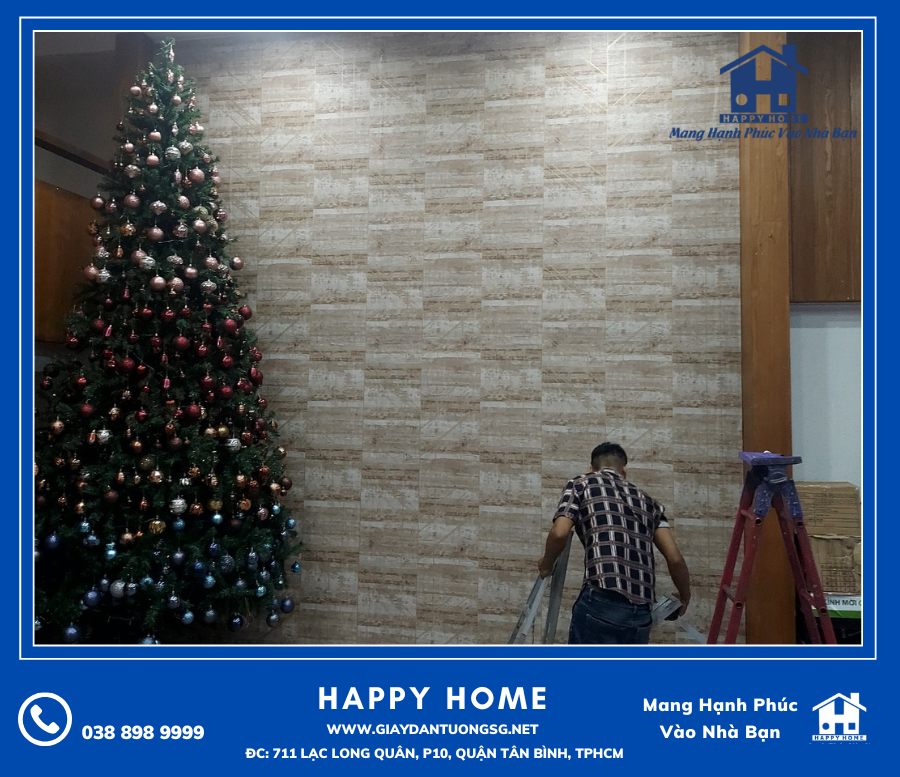 Hình ảnh thi công giấy dán tường đẹp tại nhà khách kịp trước dịp Noel